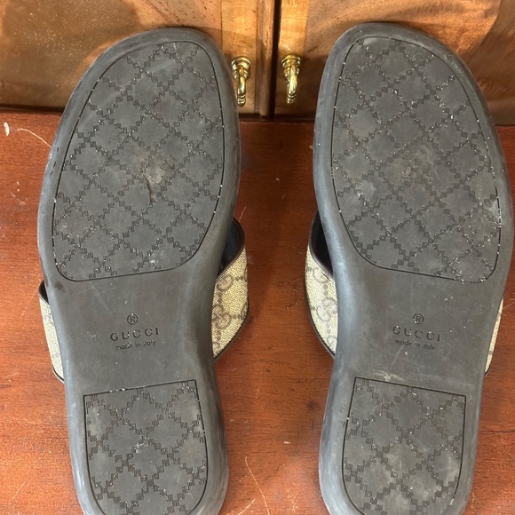 Gucci GG Flip Flop Sandals - Picture 8 of 8